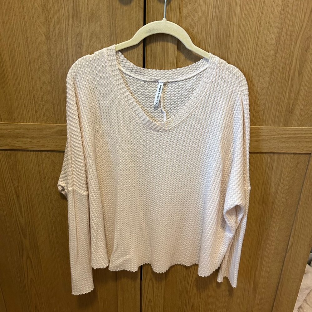 Lulu’s cream lightweight, super soft flowy sweater